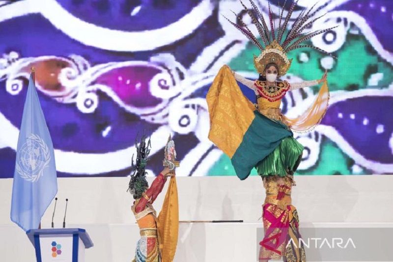 Aksi penari Bali pada pembukaan GPDRR 2022