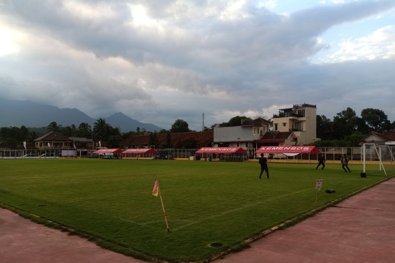 Desa Cisayong Tasikmalaya ubah bekas lahan sampah jadi lapangan bola internasional