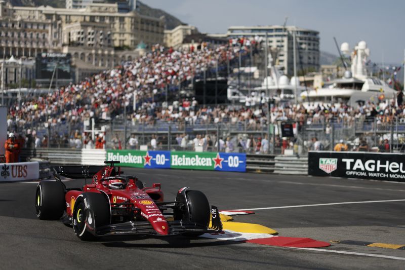 Charles Leclerc raih pole position di GP Monako