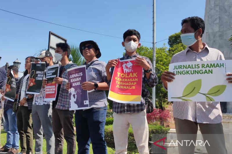 Koalisi Jurnalis Cirebon gelar aksi peringati hari Kebebasan Pers Dunia