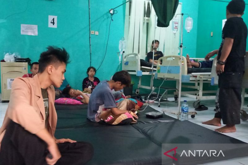 Puluhan orang dirawat diduga keracunan makanan acara hajatan di Tasikmalaya