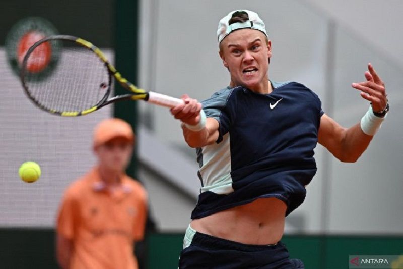 Tenis French Open: Holger Rune kalahkan Stefanos Tsitsipas