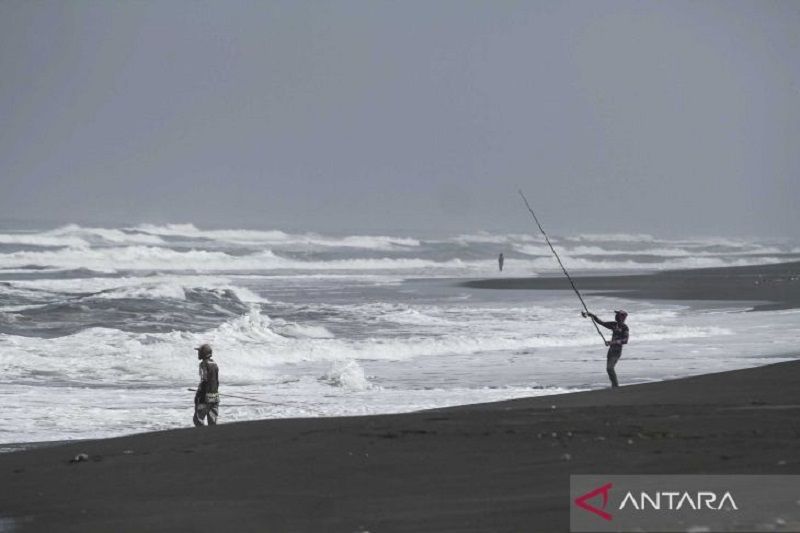 BMKG keluarkan peringatan dini pasang air laut Pantai Selatan Jawa