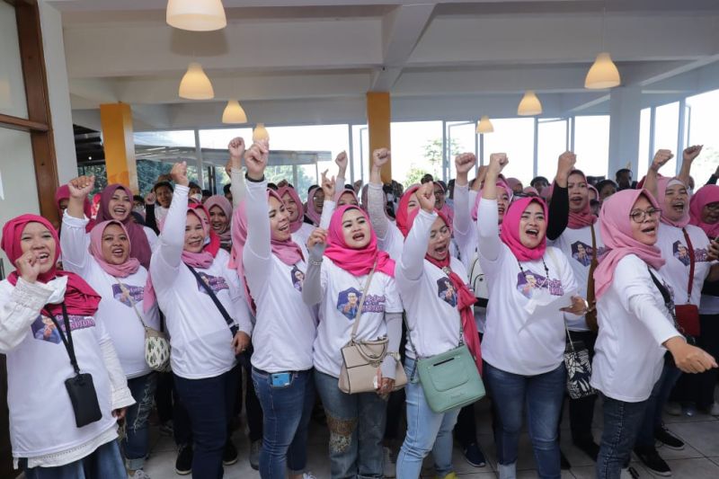 Emak-emak Sandiuno Cimahi bangkitkan UMKM lewat pelatihan kerajinan tangan