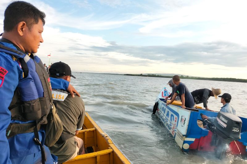 Nelayan tenggelam di laut Lampung Timur