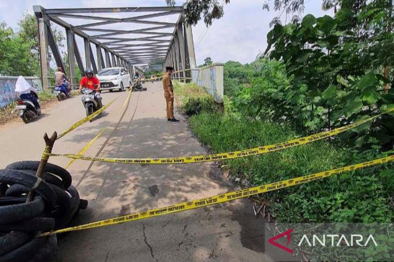 Waspada Jembatan Cipamingkis Bekasi kembali ambles