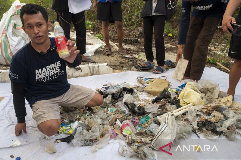 Identifikasi Merek dan Produsen Sampah Plastik Kemasan di Teluk Palu