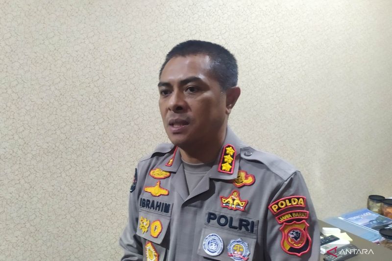 Polisi usut asal usul bahan peledak dan senjata di bangunan di Jalan Asia Afrika Bandung