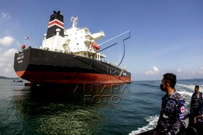 TNI AL Amankan Kapal Tanker Di Batam