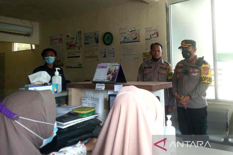 Bhabinkamtibmas Polres Cirebon sediakan klinik kesehatan gratis