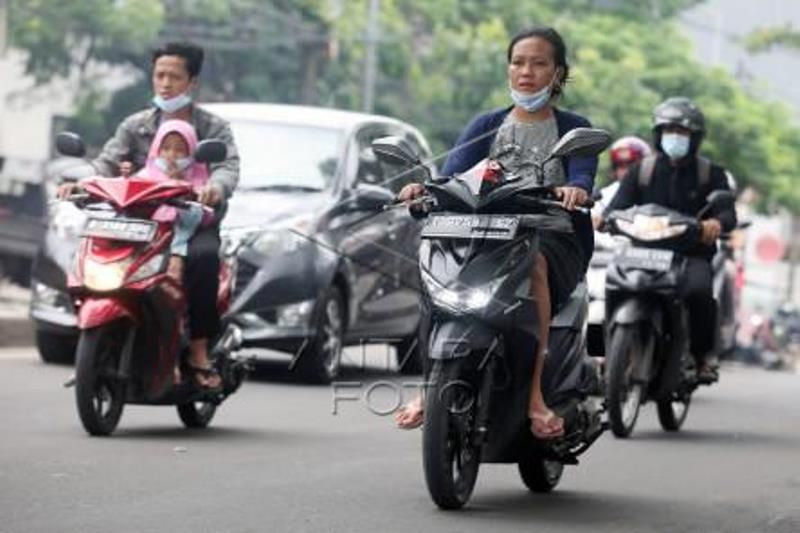 Larangan Pengendara Motor Pakai Sandal Jepit