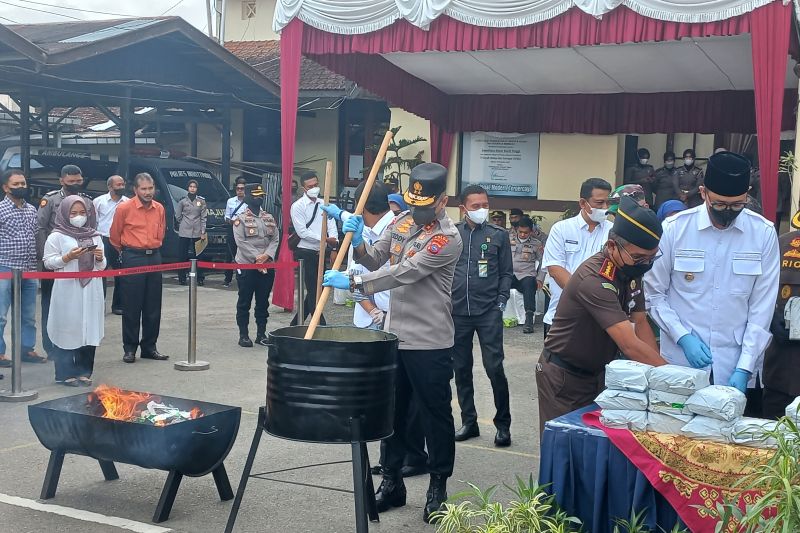 Polisi Musnahkan Barang Bukti Narkotika Hasil Tangkapan Terbesar Di