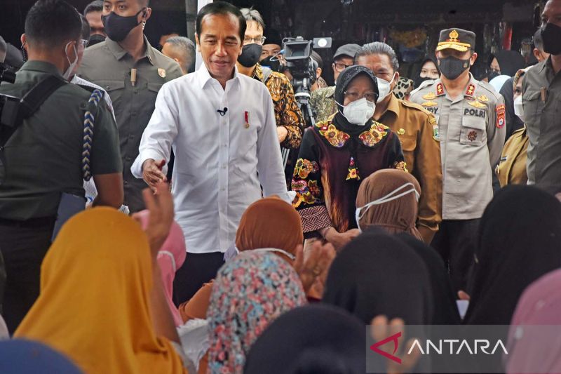 Presiden perintahkan Luhut dan Zulhas segera turunkan harga migor