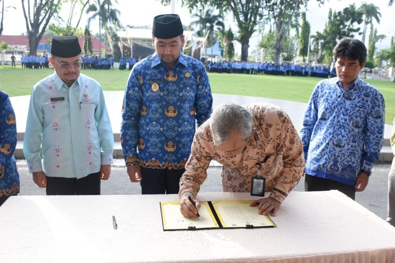 Semen Padang-Pemprov Sumbar teken nota kesepahaman pengelolaan lingkungan