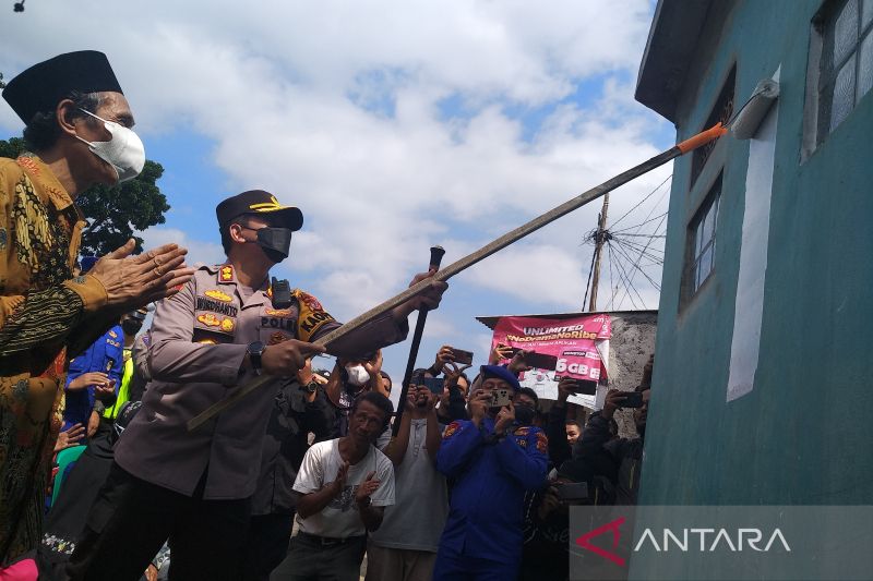 Polres Garut peringati HUT Bhayangkara dengan memperbaiki 84 tempat ibadah