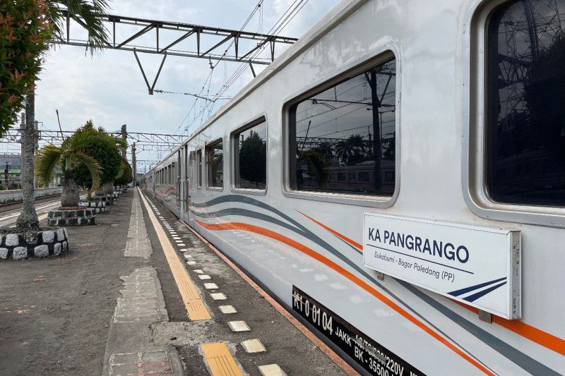 Longsor di rel kereta KM 38+5 Stasiun Cibadak selesai dievakuasi