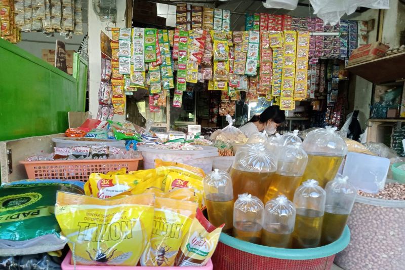 Disdag Mataram menggelar OP minyak goreng curah stabilkan harga