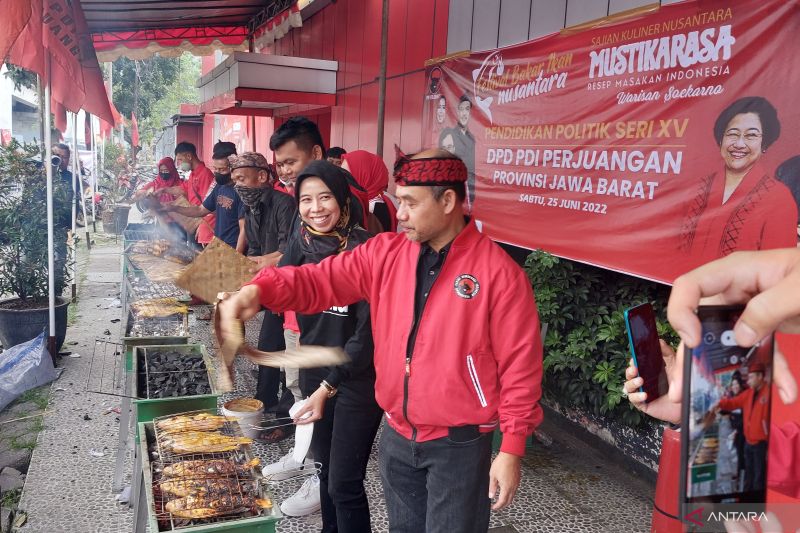 Belasan ribu warga Jabar ikuti Festival Bakar Ikan Nusantara