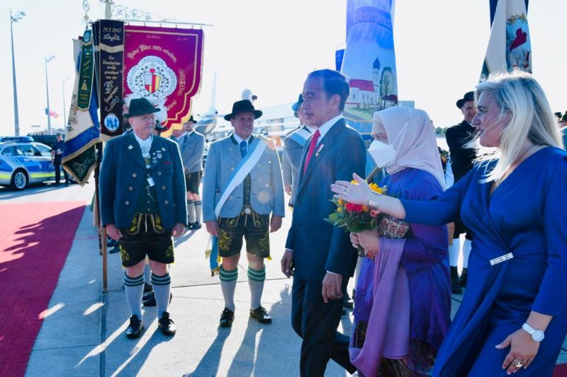 Rombongan Presiden Joko Widodo dan Ibu Negara tiba di Jerman