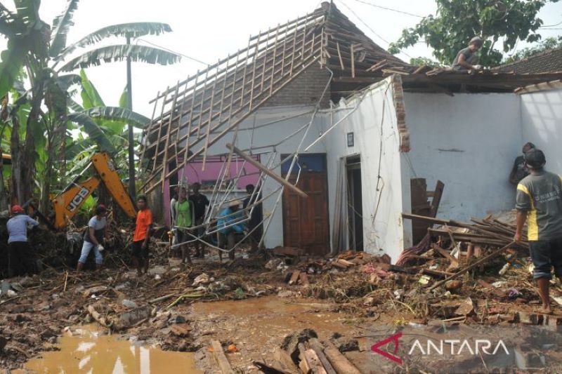 Puluhan Rumah Terdampak Tanggul Jebol