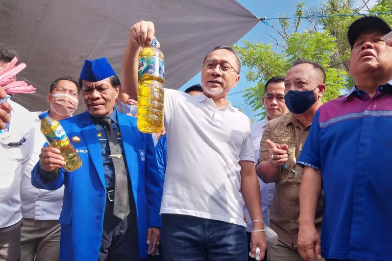 Mendag cek ketersediaan minyak goreng curah di Donggala Sulteng