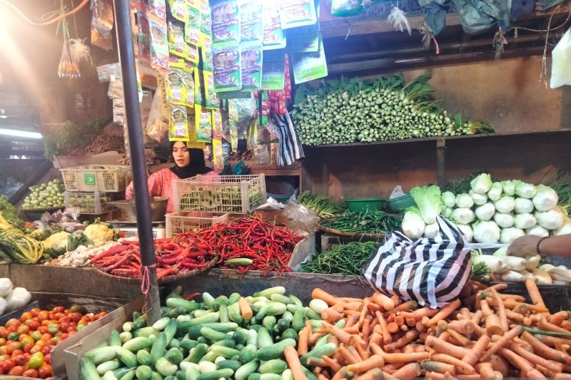 Harga bawang dan cabai masih tinggi di Cianjur karena panen petani minim