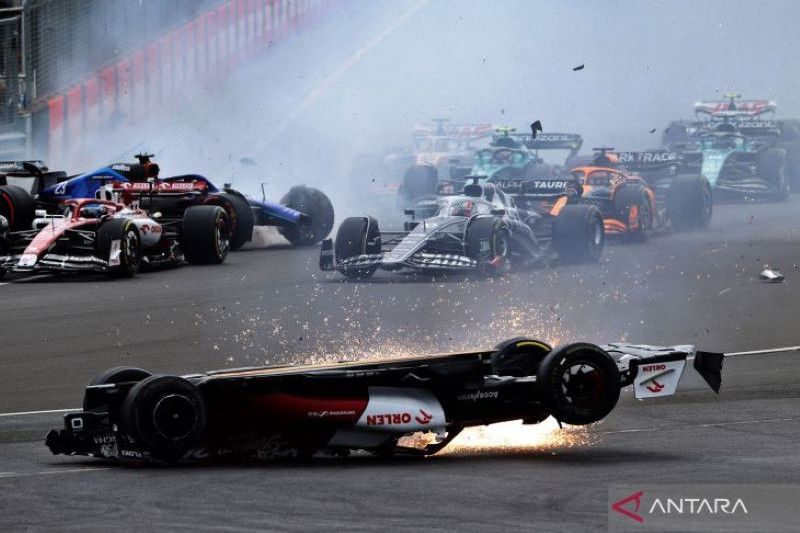Detik-detik mobil Zhou Guanyu kecelakaan di balap F1 GP Inggris