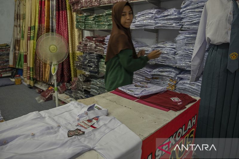 Penjualan Seragam Sekolah Tahun Ajaran Baru