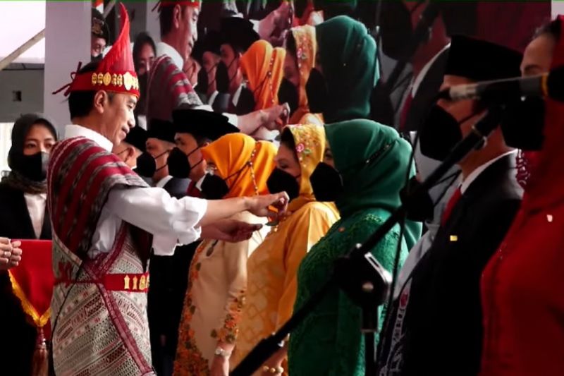 Presiden Joko Widodo anugerahkan 12 Satyalencana Wira Karya dalam Harganas