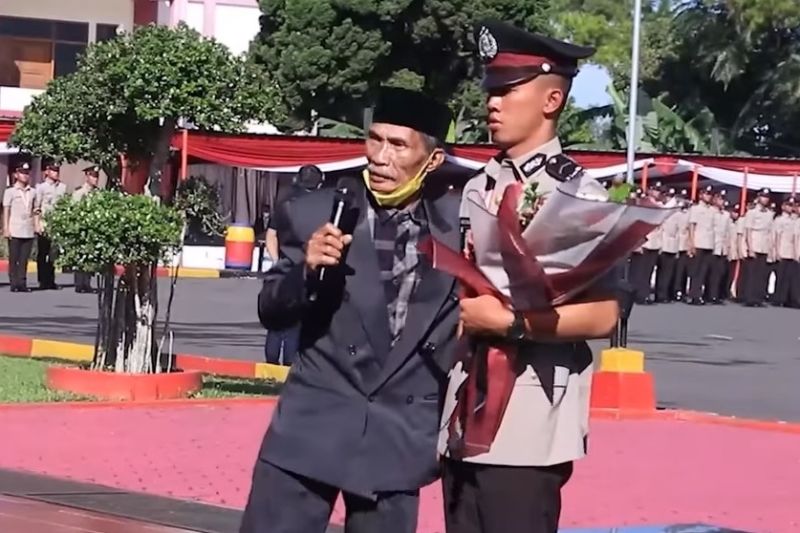 Anak sopir angkot di Bandung lulus jadi polisi dengan nilai tertinggi