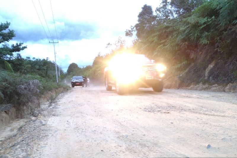 Sumbar upayakan bangun jalan tembus daerah pelosok di Rohul