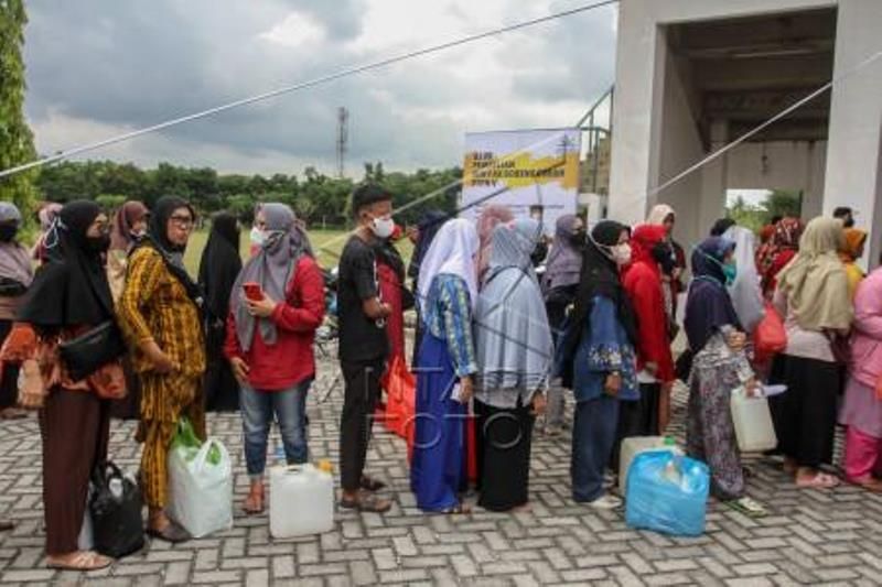 PTPN V Distribusikan Minyak Goreng Murah Di Pekanbaru