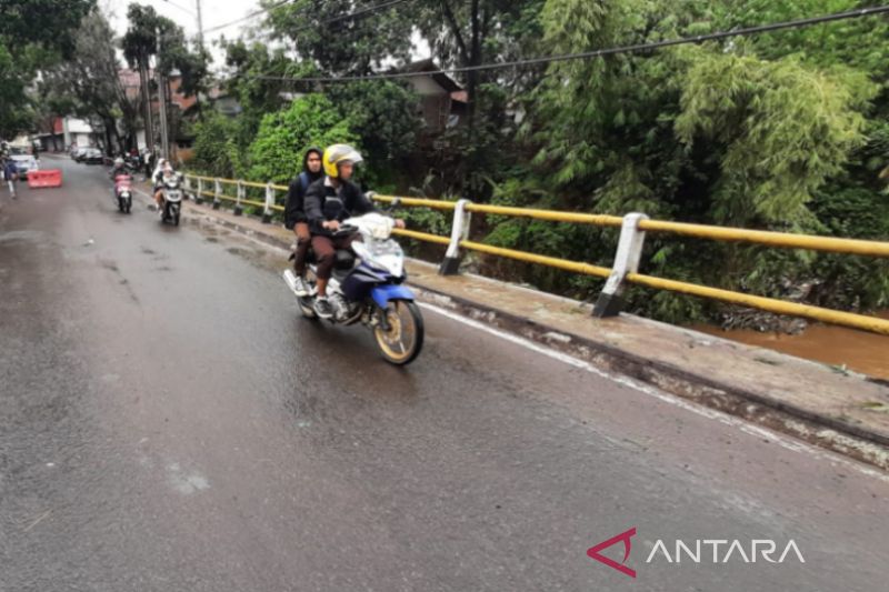 Jembatan Copong yang hubungkan jalan Garut-Tasikmalaya ditutup karena rusak