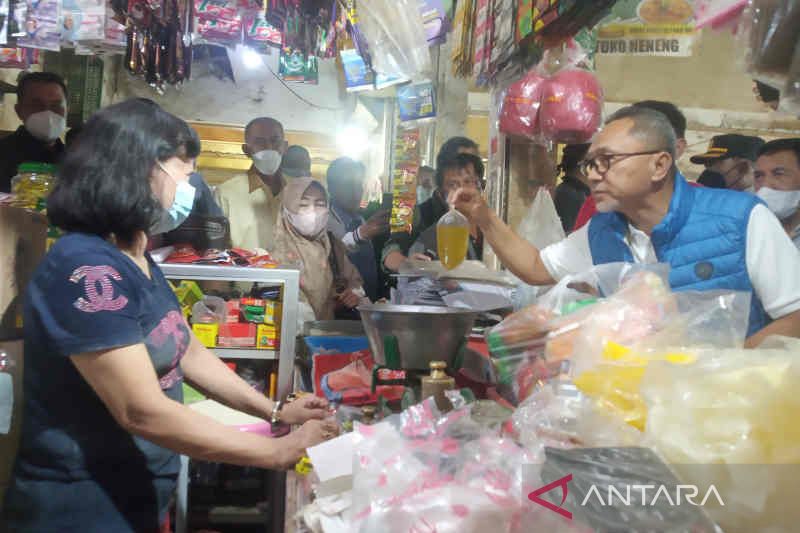 Mendag Zulhas pantau harga kebutuhan pokok di Pasar Jagasatru Kota Cirebon