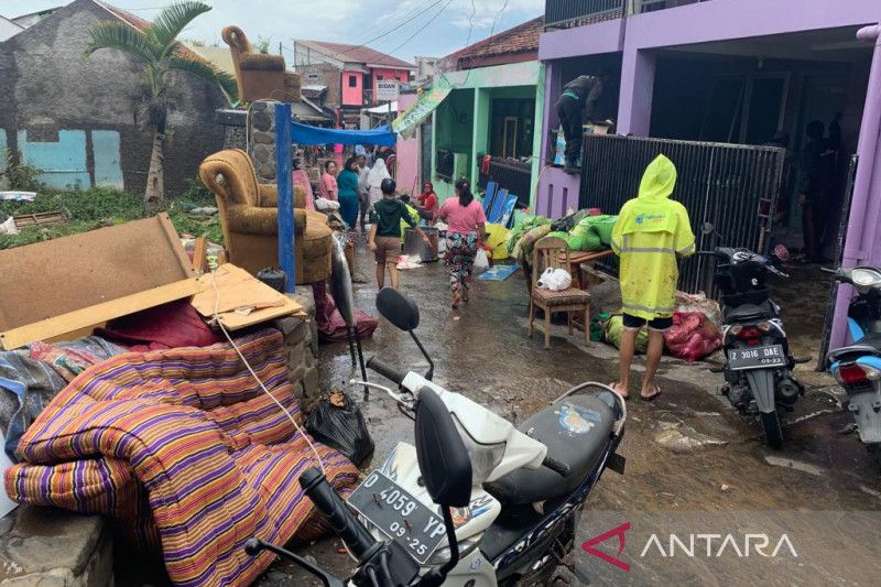 Pemkab Garut berikan Rp500 ribu untuk bersihkan rumah terdampak banjir