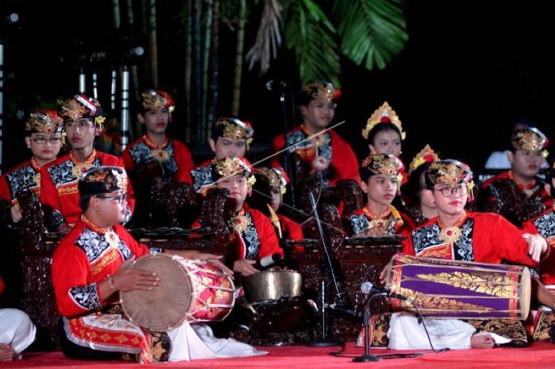 Penari tampil di Bali World Cultural Celebration 2022