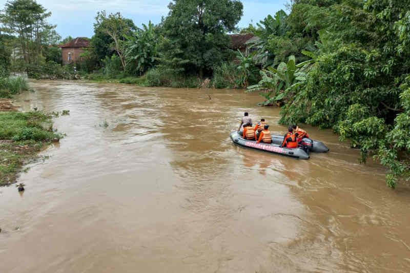 Tim SAR Cirebon temukan santri meninggal karena tenggelam di sungai