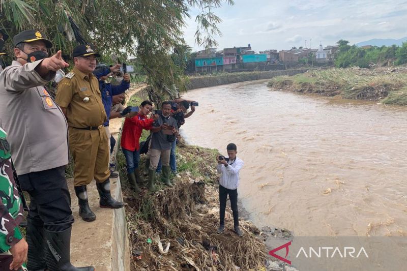 Polisi teliti kerusakan lingkungan penyebab banjir di Garut