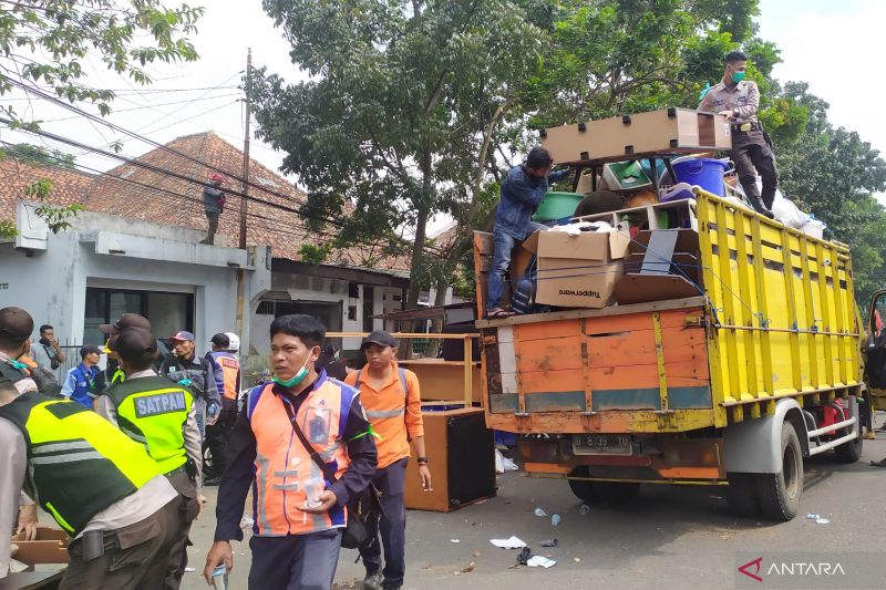 KAI tertibkan 7 aset rumah ditempati warga di Jalan Laswi Bandung