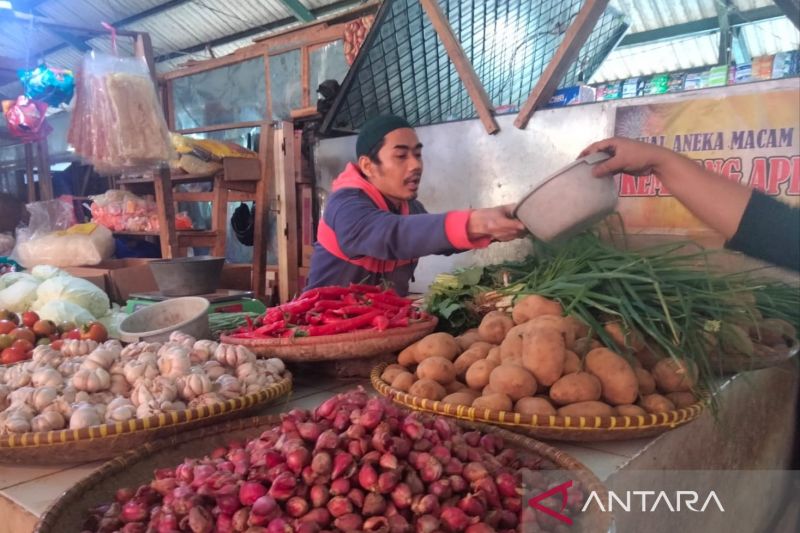 Harga cabai dan bawang di Pasar Cianjur alami penurunan
