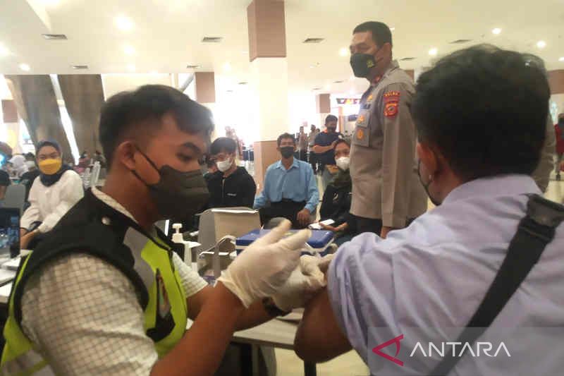 Vaksinasi penguat dipercepat untuk hadapi peningkatan kasus COVID-19 di Kota Cirebon