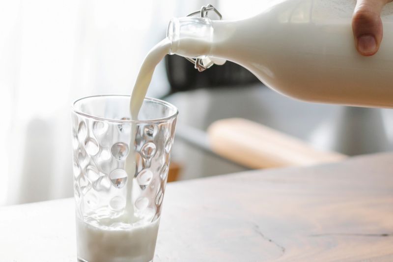 Susu tidak bisa digantikan dengan air tajin karena kandungan gizi berbeda