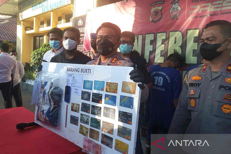 Tiga pencuri modus ganjal ATM lintas provinsi ditangkap di Cirebon