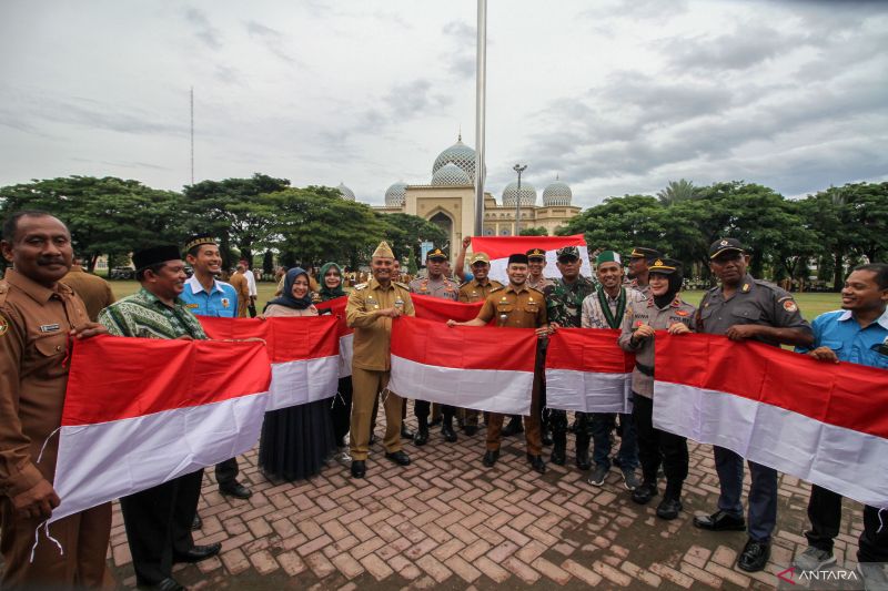 Gerakan Pembagian 10 Juta Bendera Merah Putih - ANTARA News