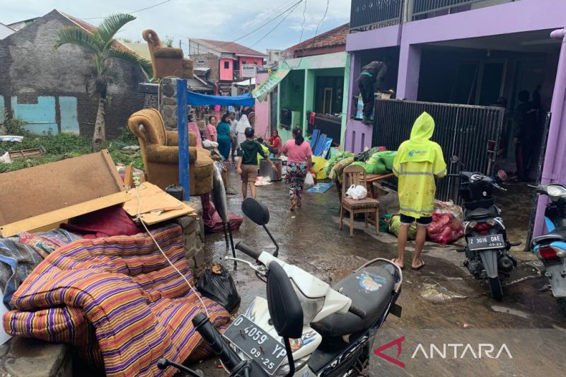 Korban banjir Garut dapat uang kerohiman dan jatah hidup