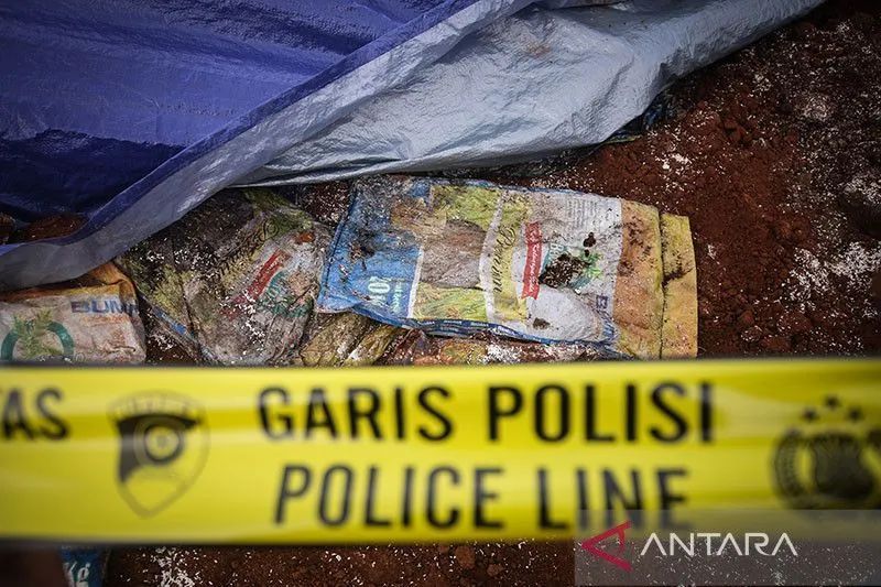 Beras bansos  dikubur di Depok karena rusak dan tidak layak dikonsumsi