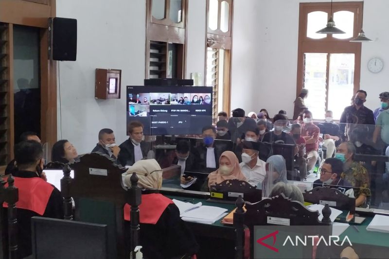 Kuasa Hukum Ade Yasin Bantah Keterangan Saksi KPK Dengan Surat - ANTARA ...