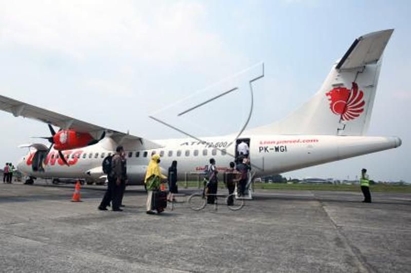 Penerbangan Komersil Perdana Dari Pondok Cabe