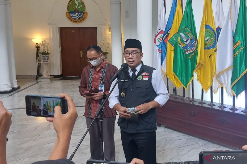 Ridwan Kamil: Lokomotif-gerbong kereta cepat sedang menuju Indonesia