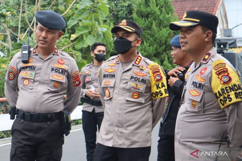 456 Personel Polri Kawal Aksi Demonstrasi Serikat Pekerja Di Mataram